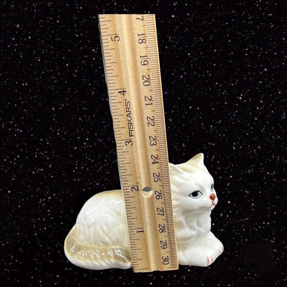 Vintage Genuine Bone China White Gray Cat Kitten Figurine Taiwan 3.5”W 2”T - Picture 11 of 12